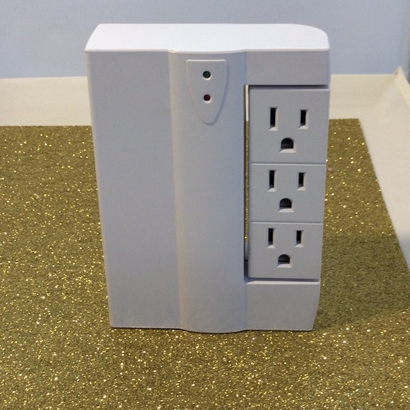 Smart Home space saving 6 outlet power adaptor - Picture 4 of 5